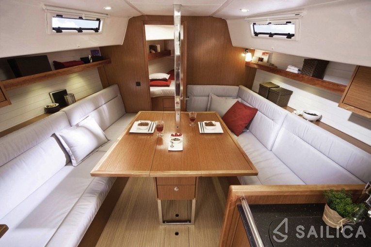 Bavaria 32 Cruiser - Yacht Charter Sailica