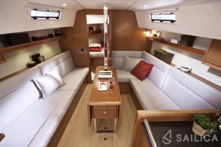 Bavaria 32 Cruiser - Yacht Charter Sailica