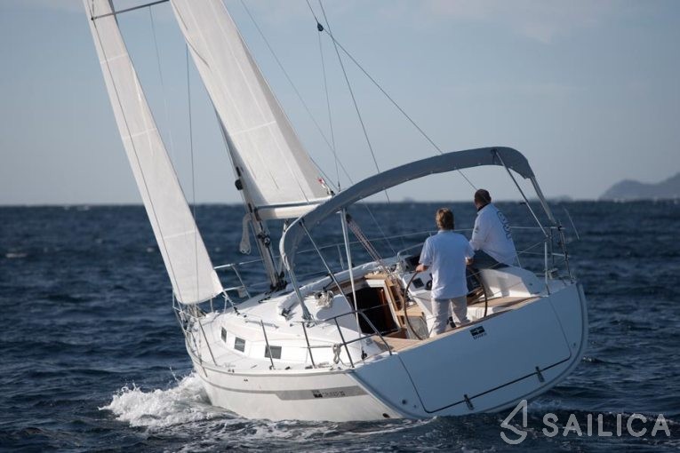 Bavaria 32 Cruiser - Yacht Charter Sailica