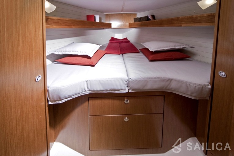 Bavaria 32 Cruiser - Yacht Charter Sailica