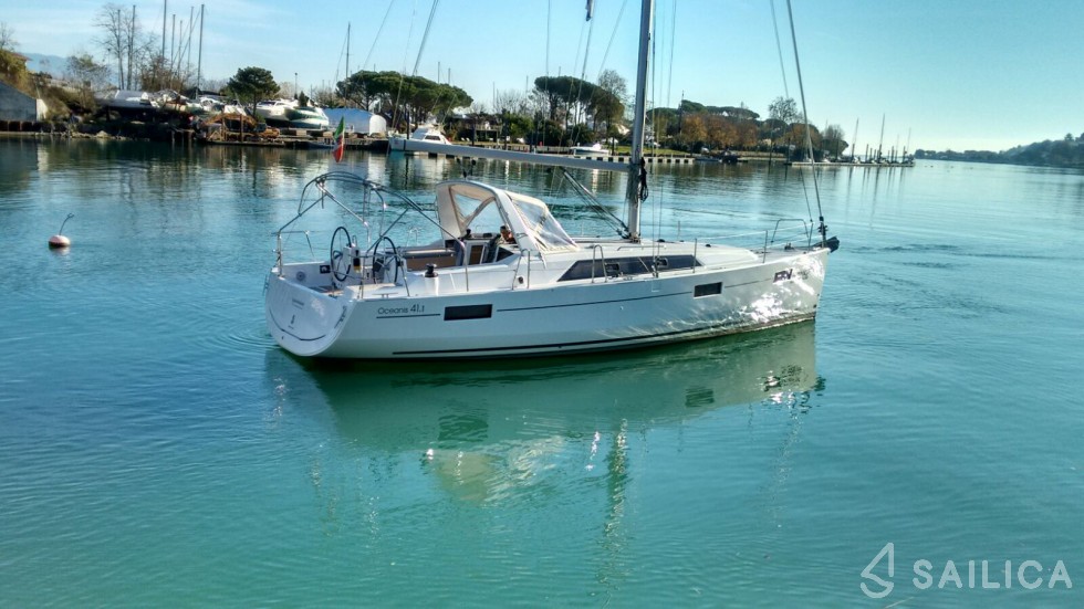 Oceanis 41.1 - Yacht Charter Sailica