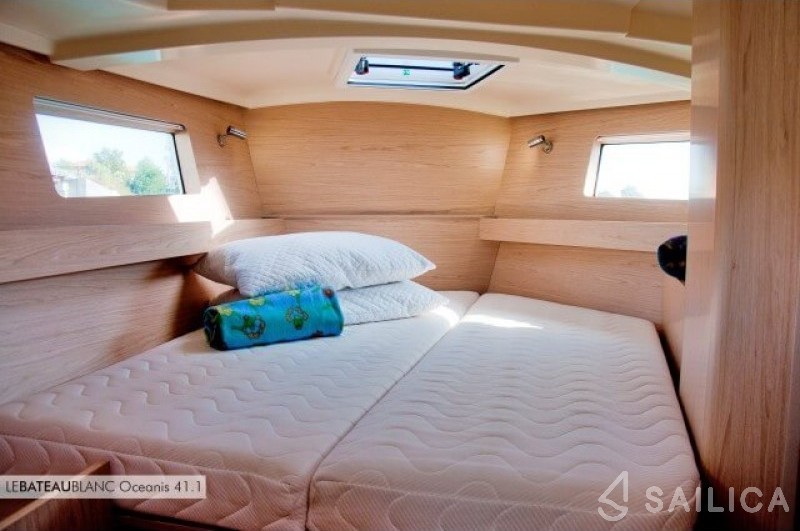 Oceanis 41.1 - Yacht Charter Sailica