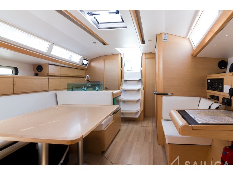 Sun Odyssey 419 - Yacht Charter Sailica