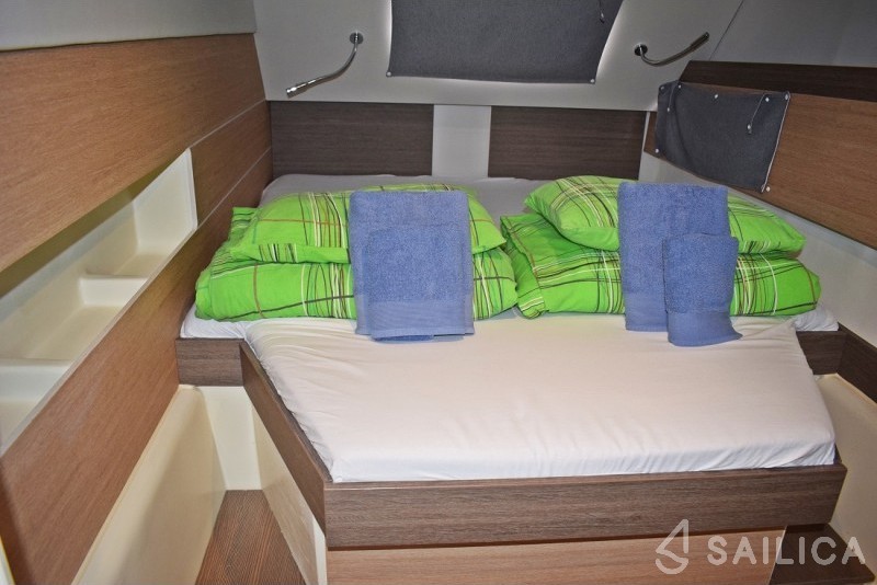Bali 4.0 - 4 cab. - Yacht Charter Sailica