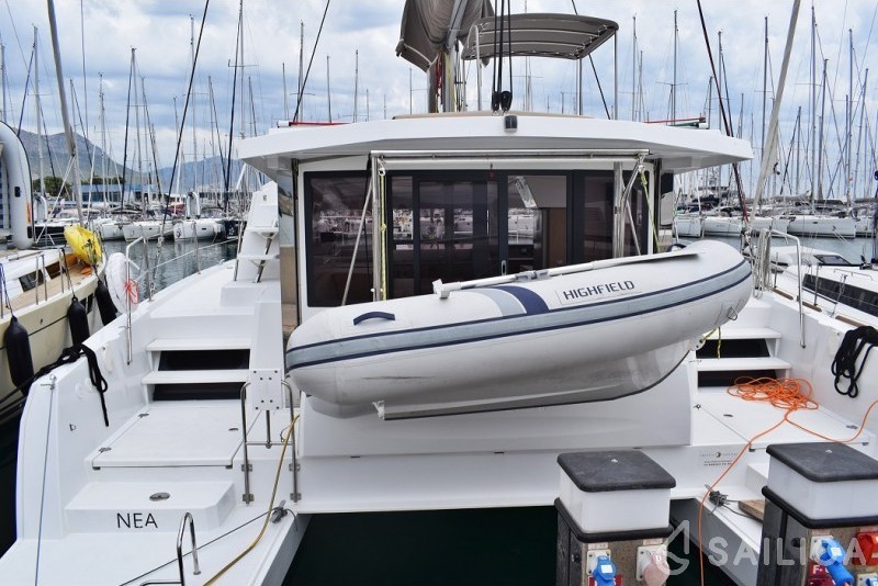 Bali 4.0 - 4 cab. - Yacht Charter Sailica