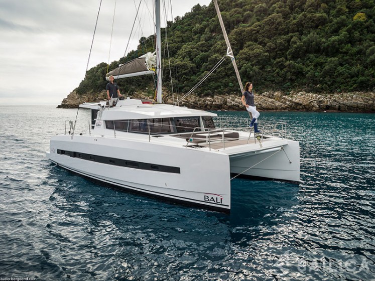 Bali 4.0 - 4 cab. - Yacht Charter Sailica