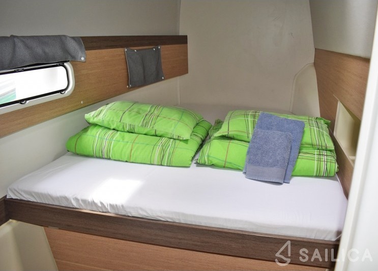 Bali 4.0 - 4 cab. - Yacht Charter Sailica