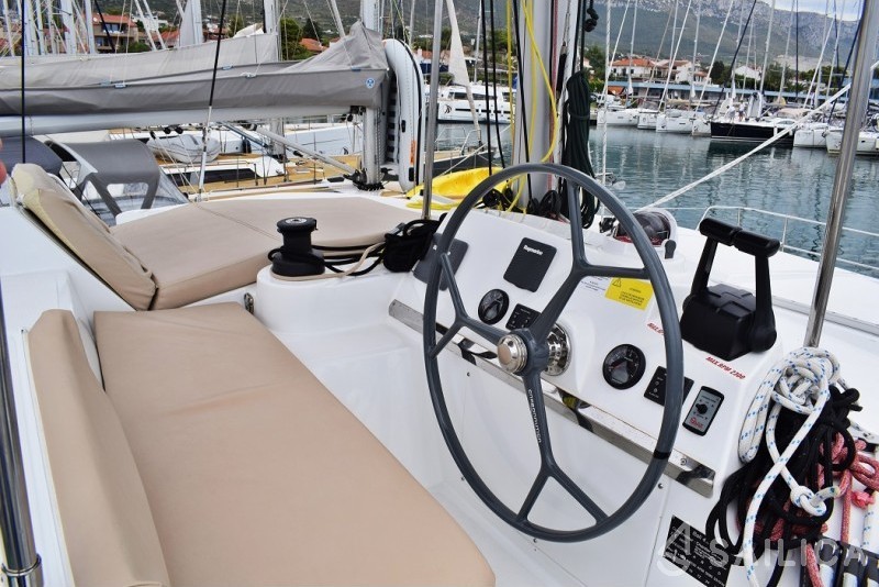 Bali 4.0 - 4 cab. - Yacht Charter Sailica
