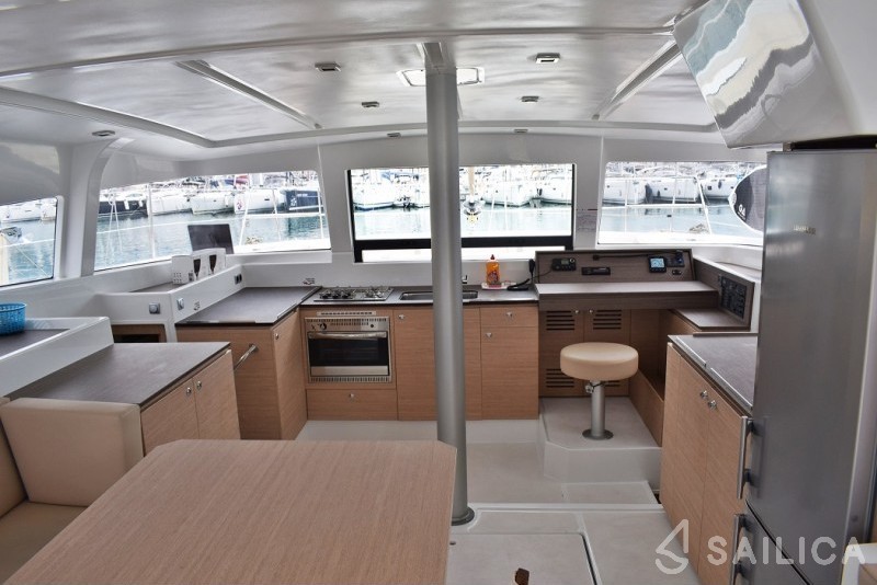 Bali 4.0 - 4 cab. - Yacht Charter Sailica