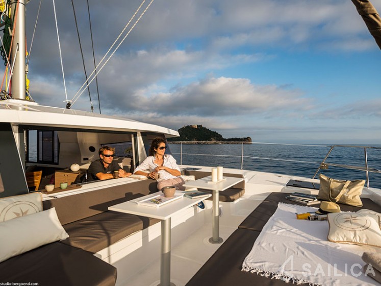 Bali 4.0 - 4 cab. - Yacht Charter Sailica