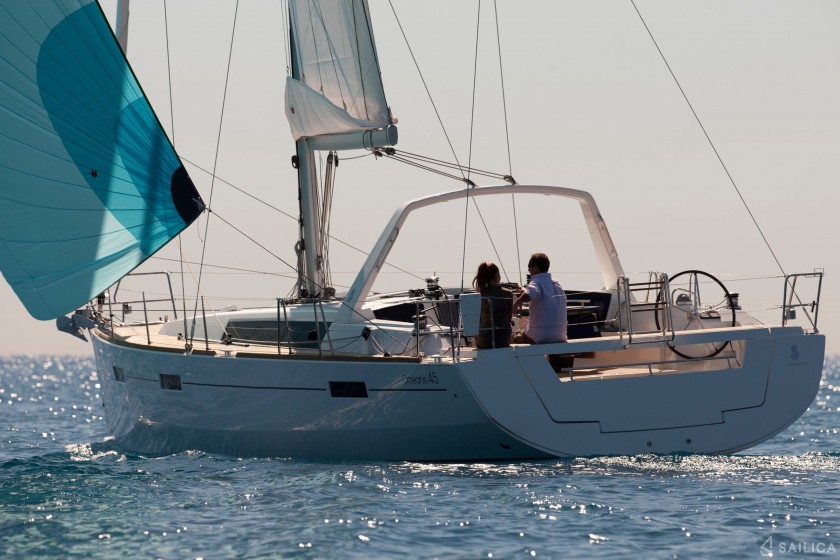 Oceanis 45 - Yacht Charter Sailica