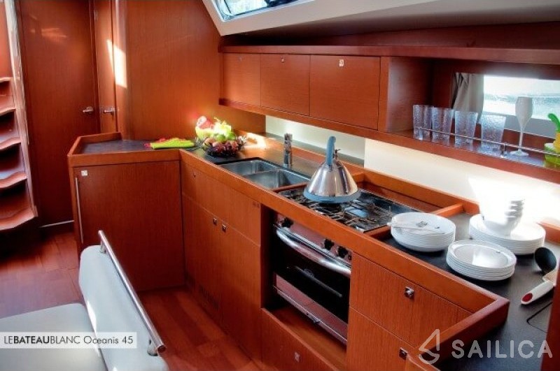 Oceanis 45 - Yacht Charter Sailica