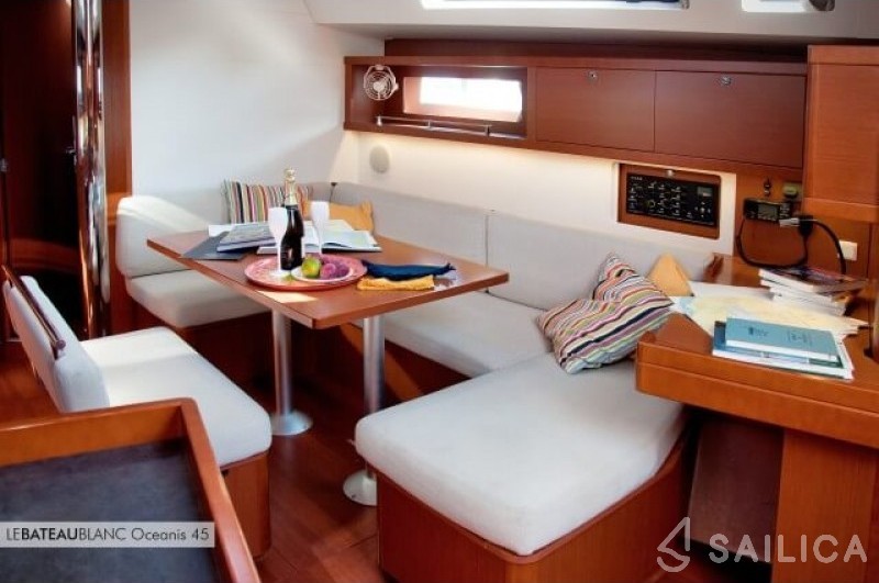 Oceanis 45 - Yacht Charter Sailica