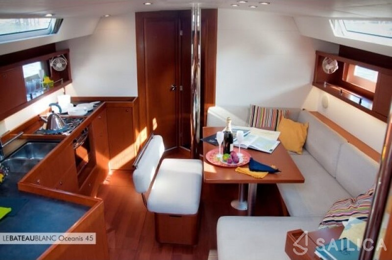 Oceanis 45 - Yacht Charter Sailica