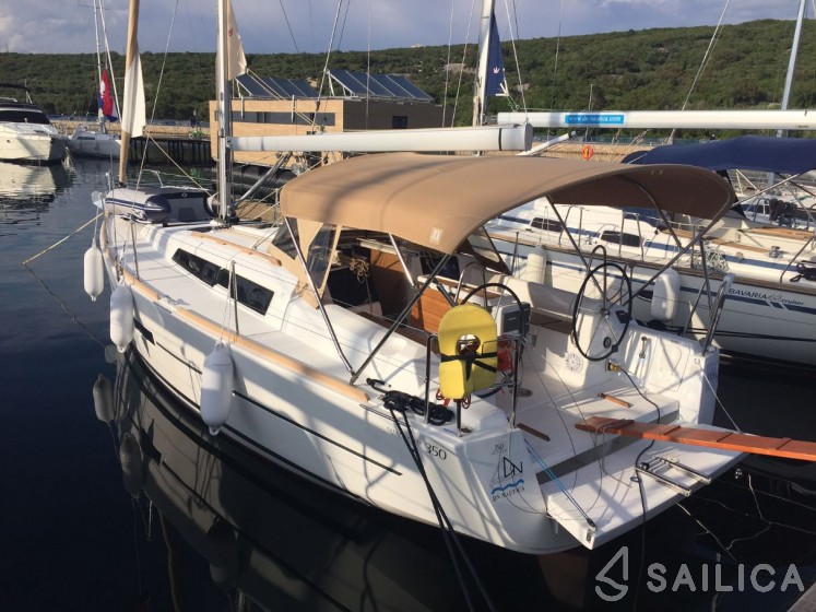 Dufour 350 GL - Yacht Charter Sailica