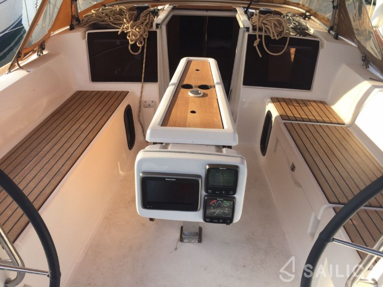 Dufour 350 GL - Yacht Charter Sailica