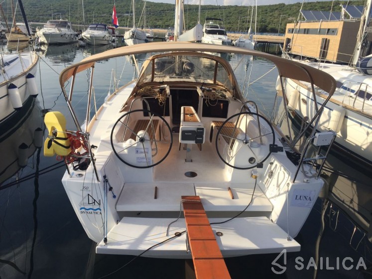 Dufour 350 GL - Yacht Charter Sailica