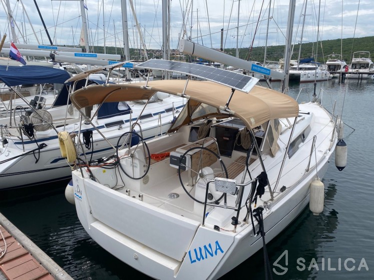 Dufour 350 GL - Yacht Charter Sailica
