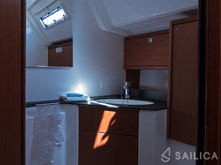Bavaria Cruiser 46 - Yacht Charter Sailica