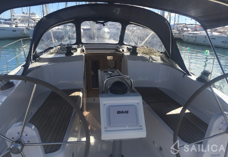 Bavaria 37 Cruiser - Yacht Charter Sailica