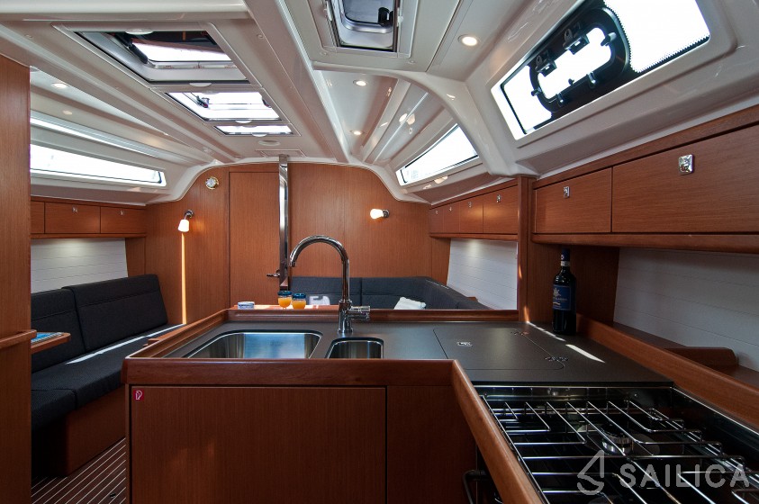 Bavaria 37 Cruiser - Yacht Charter Sailica