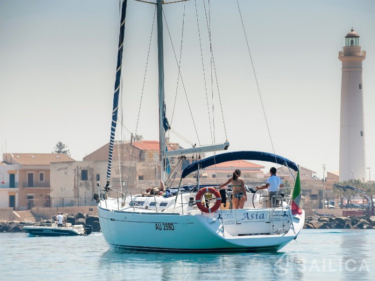 Dufour 455 Grand Large - Yacht Charter Sailica