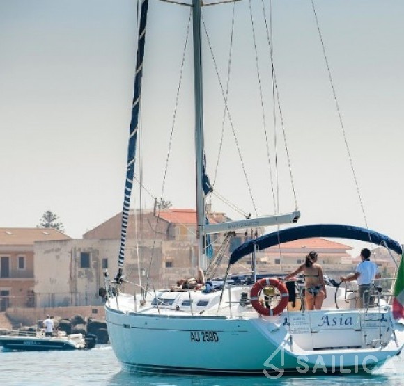 Dufour 455 Grand Large - Yacht Charter Sailica
