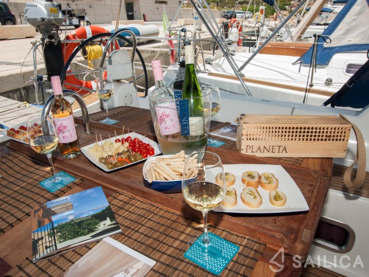 Dufour 455 Grand Large - Yacht Charter Sailica