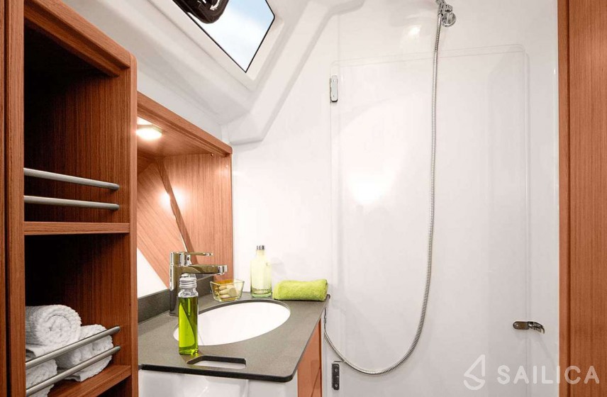 Bavaria Cruiser 41 - Yacht Charter Sailica