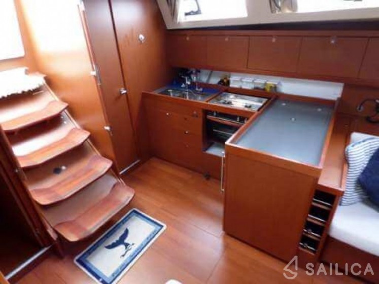 Oceanis 45 - Yacht Charter Sailica