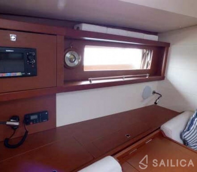 Oceanis 45 - Yacht Charter Sailica