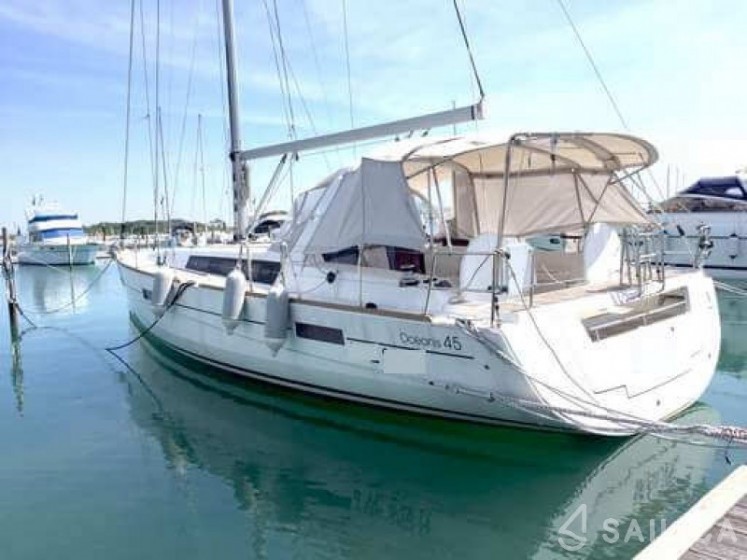 Oceanis 45 - Yacht Charter Sailica