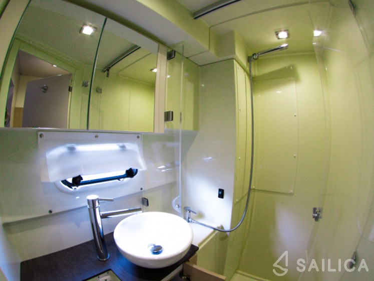 Bali 4.5 - Yacht Charter Sailica