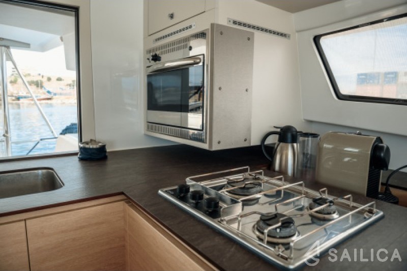Bali 4.5 - Yacht Charter Sailica