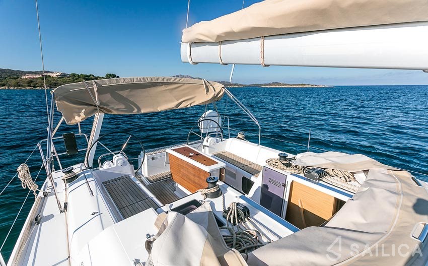 Dufour 412 GL - Yacht Charter Sailica