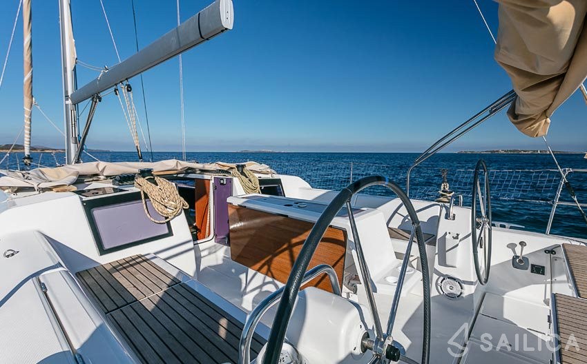 Dufour 412 GL - Yacht Charter Sailica
