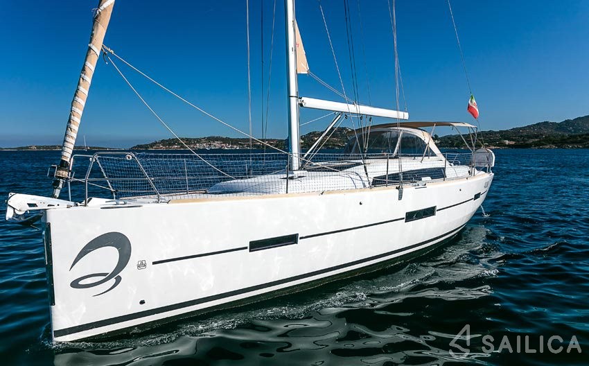 Dufour 412 GL - Yacht Charter Sailica