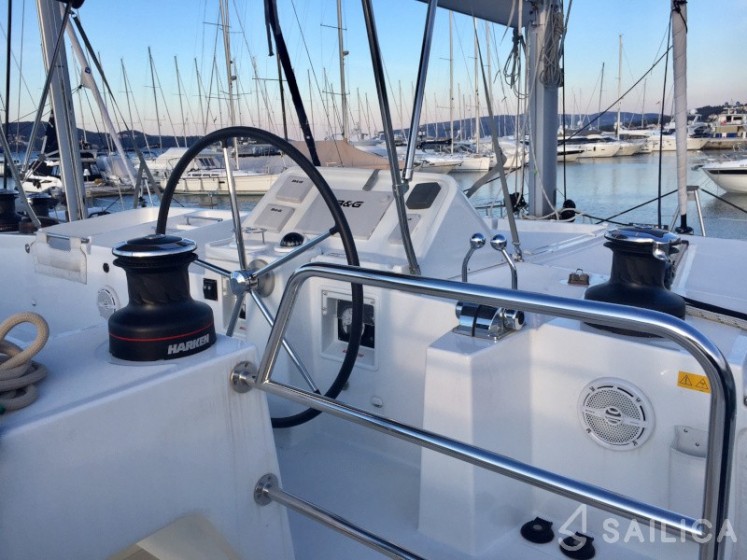 Lagoon 450  Flybridge - Yacht Charter Sailica