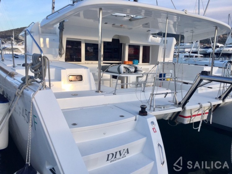 Lagoon 450  Flybridge - Yacht Charter Sailica