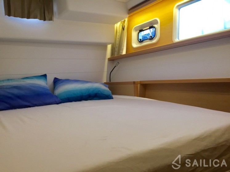 Lagoon 450  Flybridge - Yacht Charter Sailica