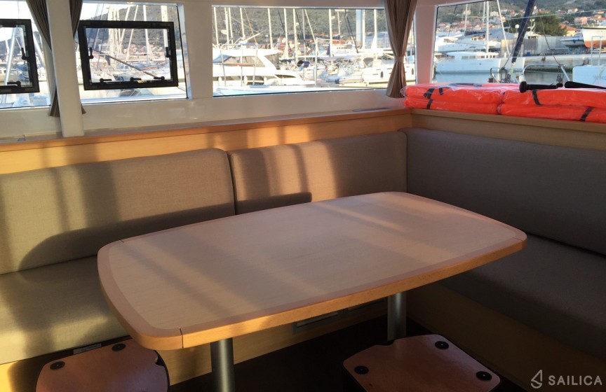 Lagoon 450  Flybridge - Yacht Charter Sailica