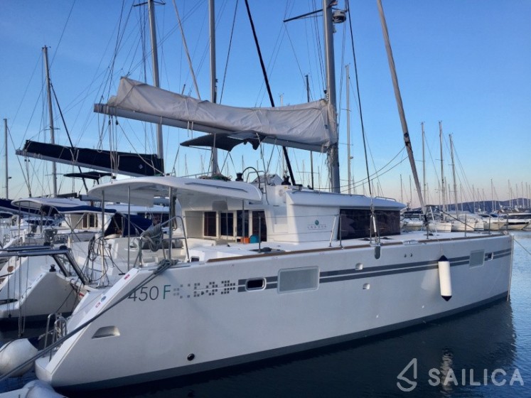 Lagoon 450  Flybridge - Yacht Charter Sailica