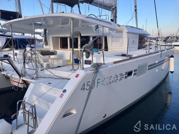 Lagoon 450  Flybridge - Yacht Charter Sailica