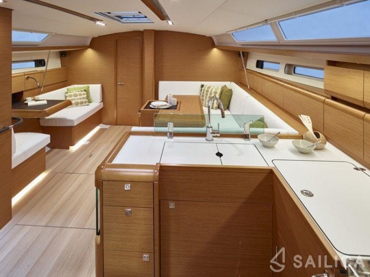 Sun Odyssey 519 - Yacht Charter Sailica