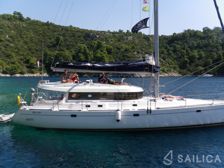 Atoll 6 - Yacht Charter Sailica