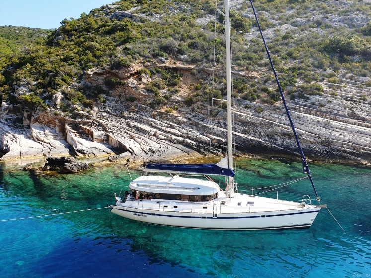 Atoll 6 - Yacht Charter Sailica