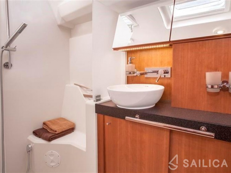 Hanse 505 - 4 + 1 cab. - Yacht Charter Sailica