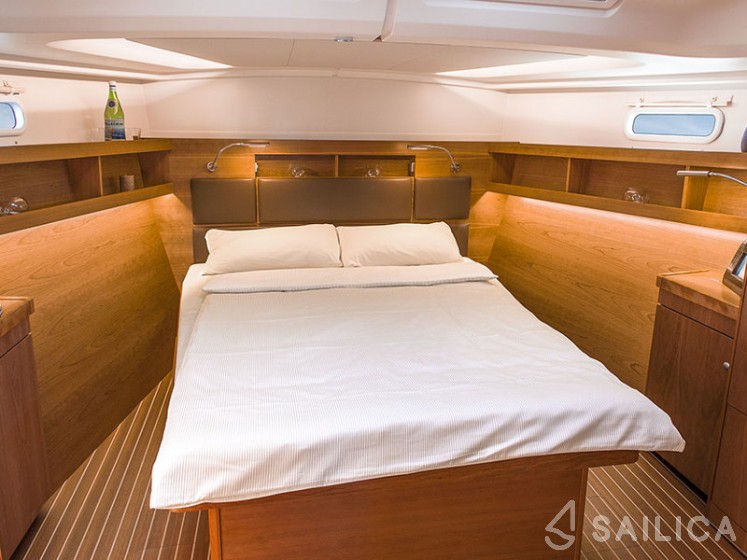 Hanse 505 - 4 + 1 cab. - Yacht Charter Sailica