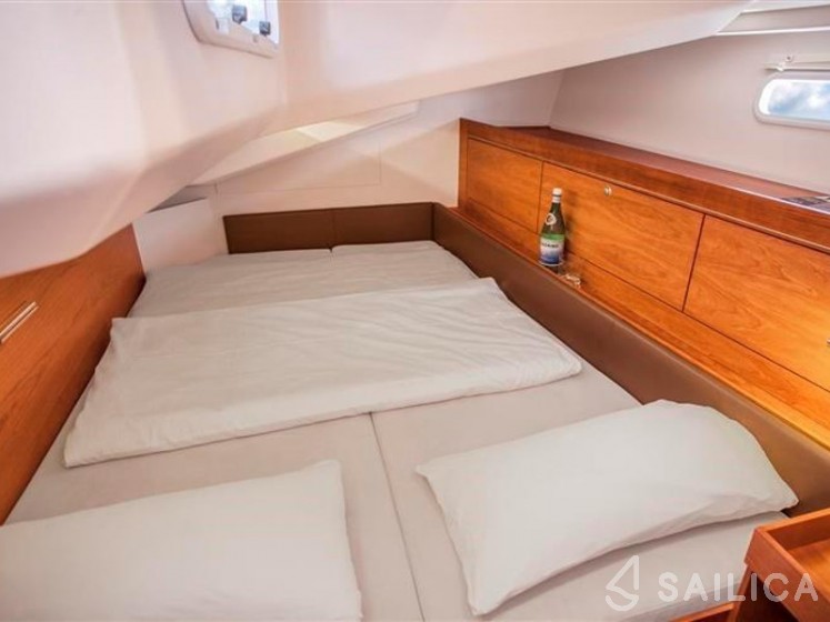 Hanse 505 - 4 + 1 cab. - Yacht Charter Sailica