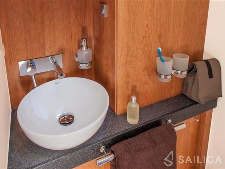 Hanse 505 - 4 + 1 cab. - Yacht Charter Sailica